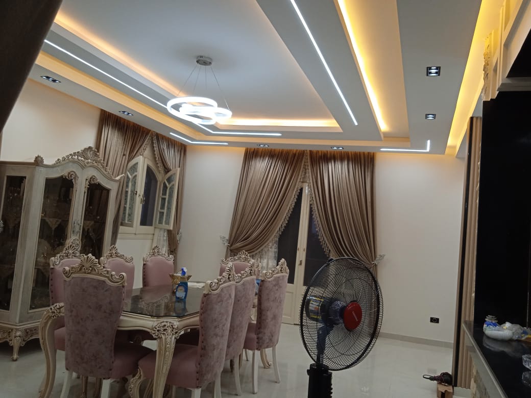 Classic Majlis and Dining – Gypsum, Painting and Chandeliers